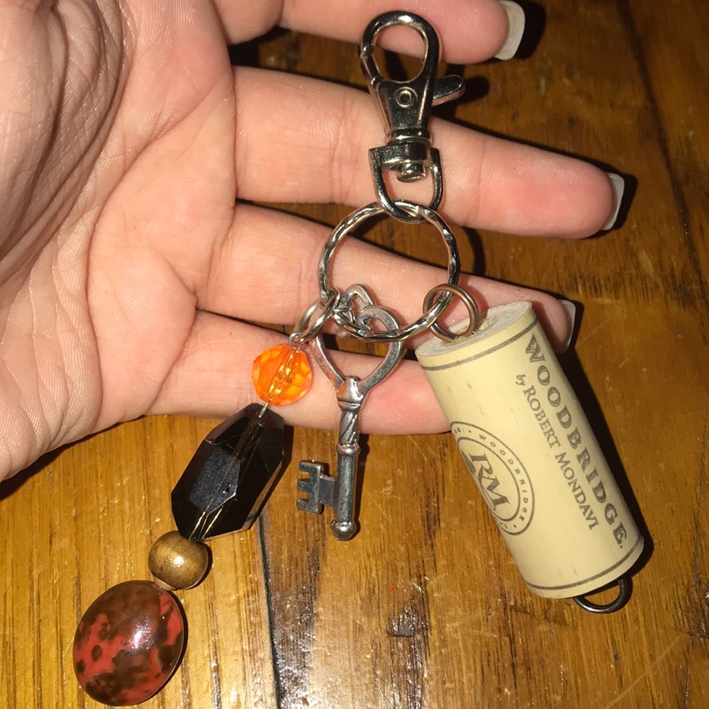 HANDMADE WINE CORK KEYCHAIN 😍🥂